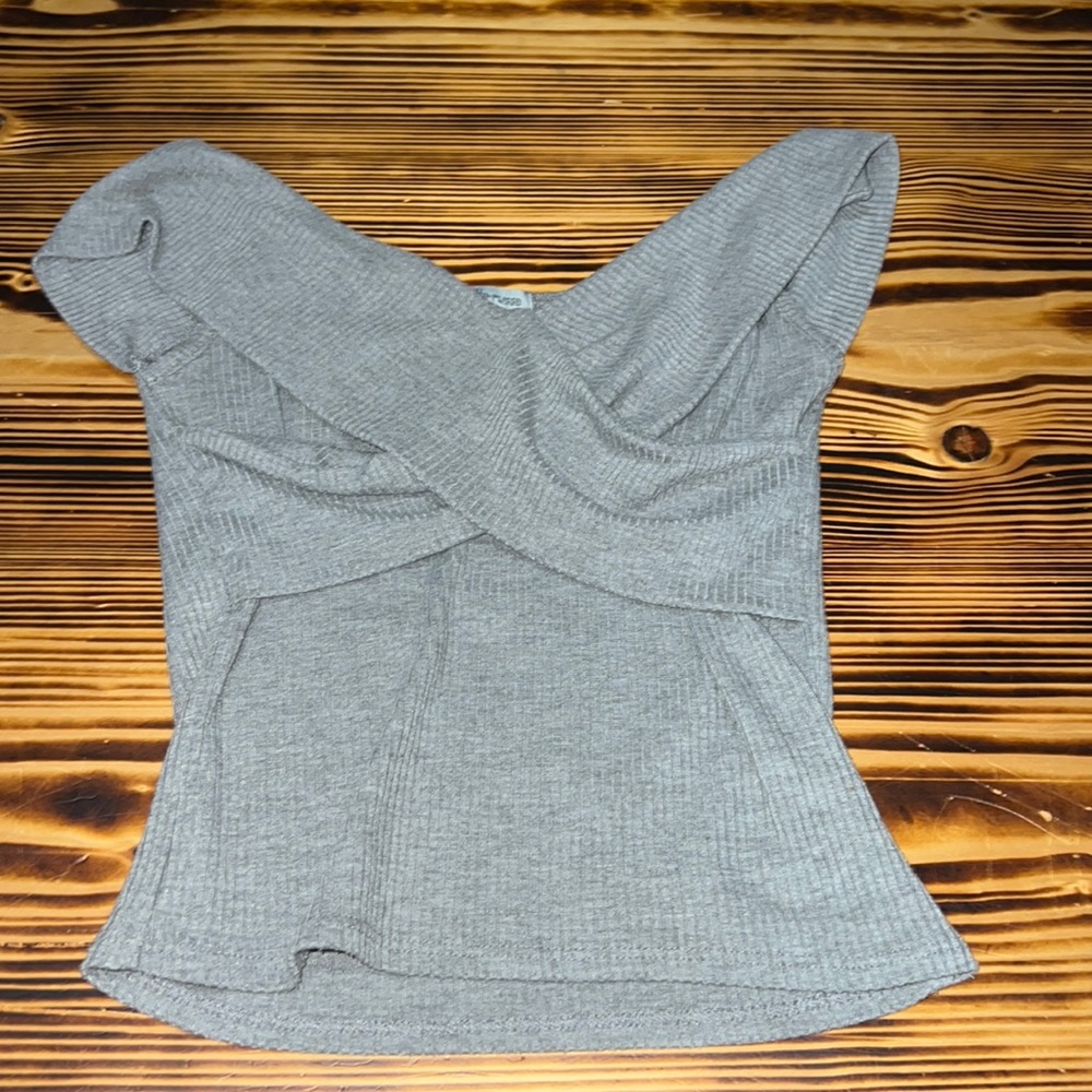 cropped grey criss cross shirt